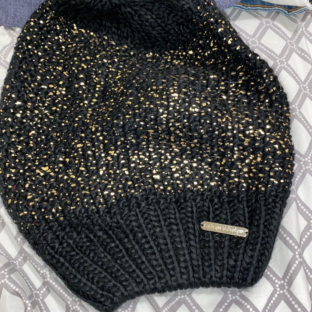 💕Catherine Malandrino💕 Black Gold Fleck Knit Hat